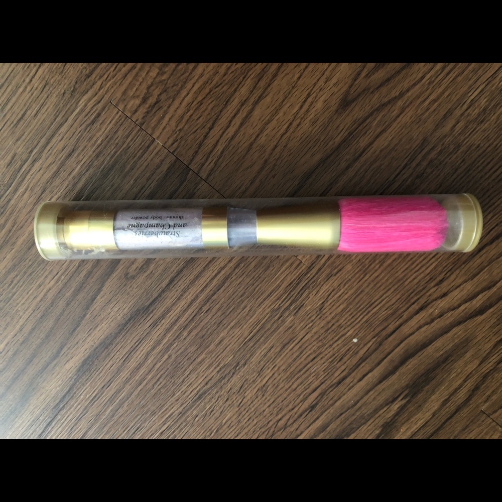 Victoria Secret body shimmer brush
